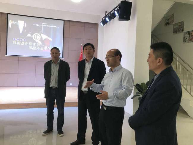 集团党委书记、董事长刘飞，现场指导&ldquo;党建&middot;家&rdquo;活动中心建设.jpg